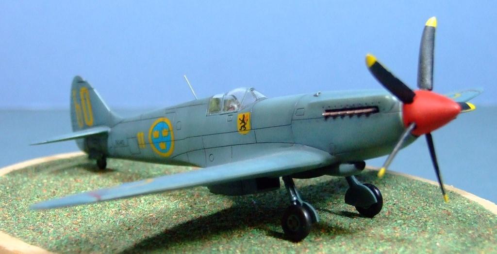 Supermarine Spitfire PR19, 1:72