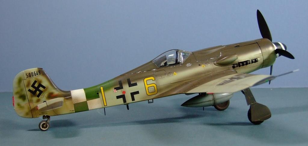 Focke-Wulf Fw190D-9 Late, JG27, 1945, 1:48