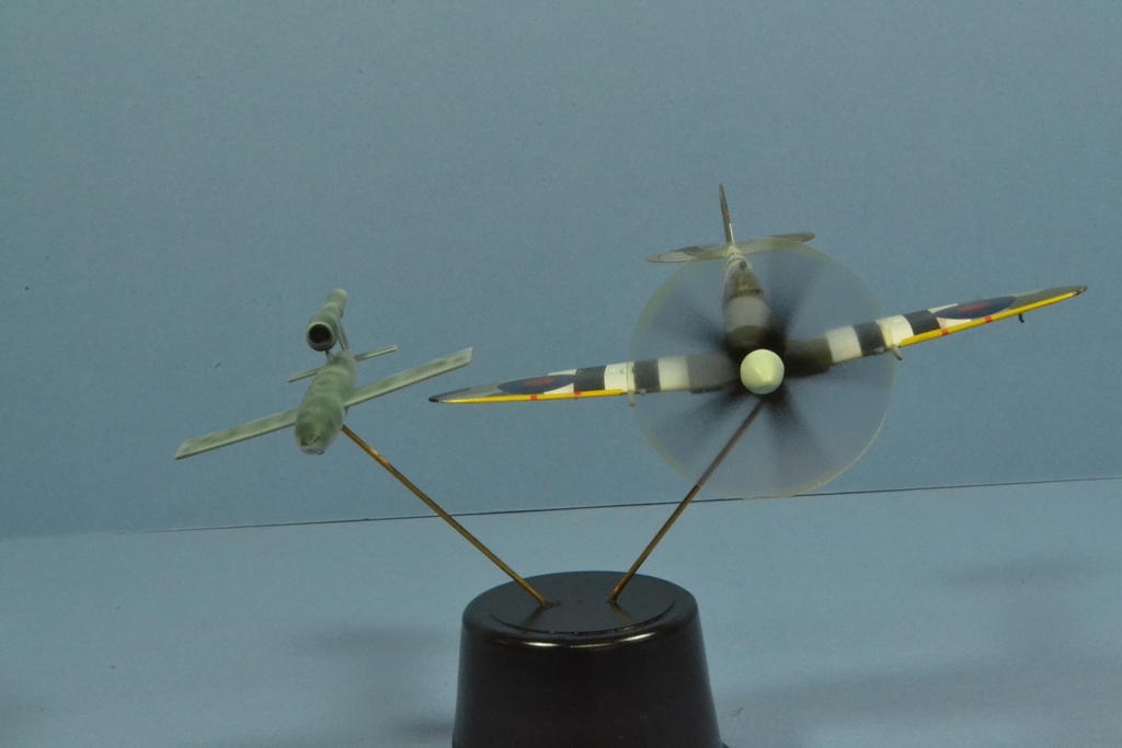 Spitfire XIV + V1