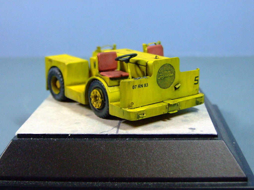 Royal Navy 1960s Carrier Deck Tractor, 1:48