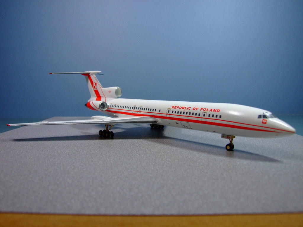 Tupolev Tu-154M Lux, 1:144