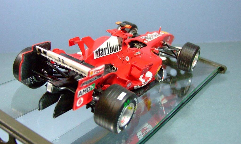 Ferrari F2005, 1:24