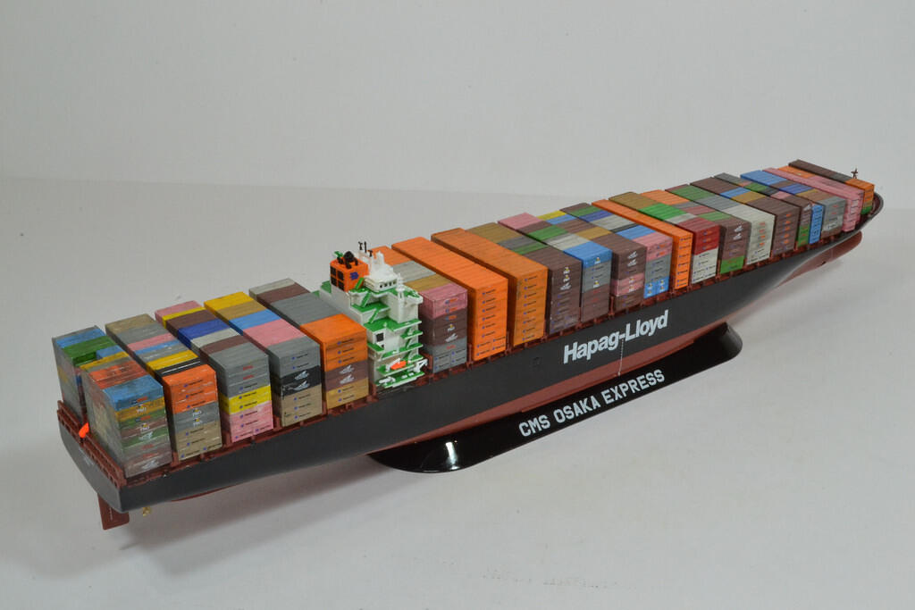 1/700 Colombo Express class Container Ship