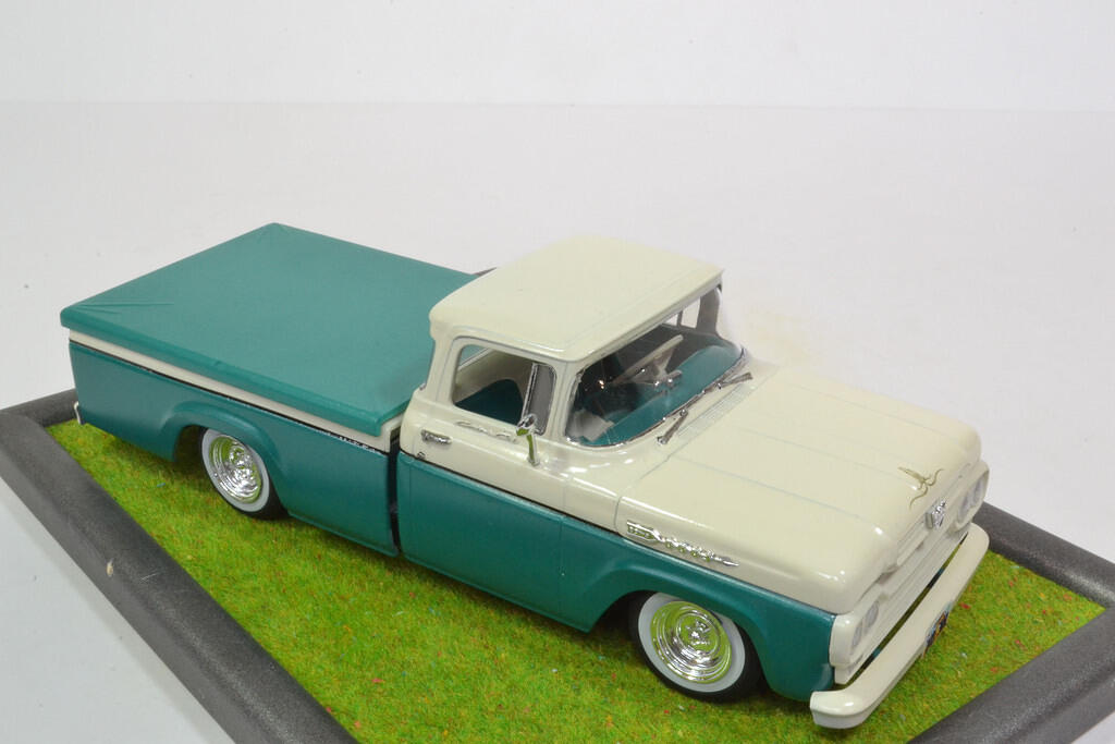 1:24 1960 Ford F-100 "Mild Custom"