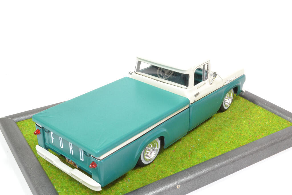 1:24 1960 Ford F-100 "Mild Custom"