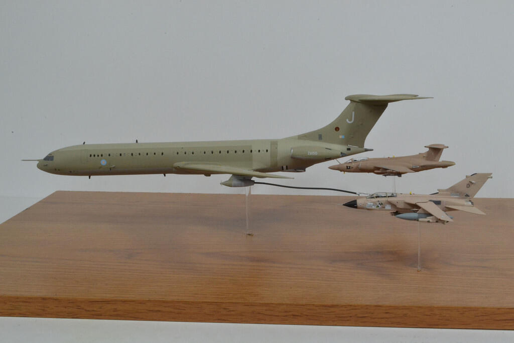 Vickers VC-10K3 with chicks