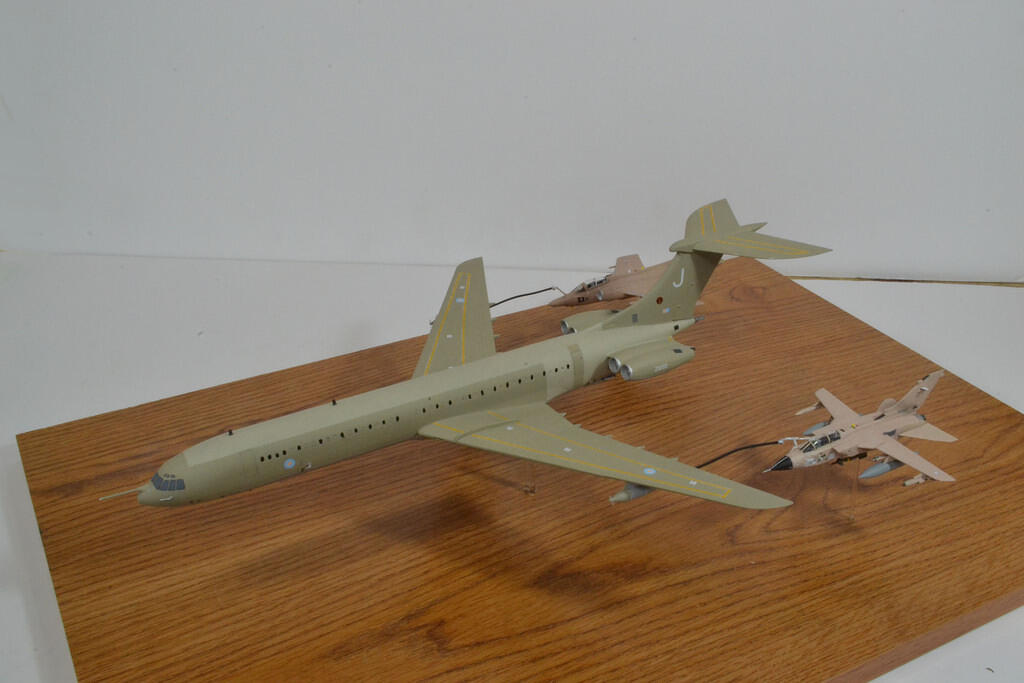 Vickers VC-10K3 with chicks