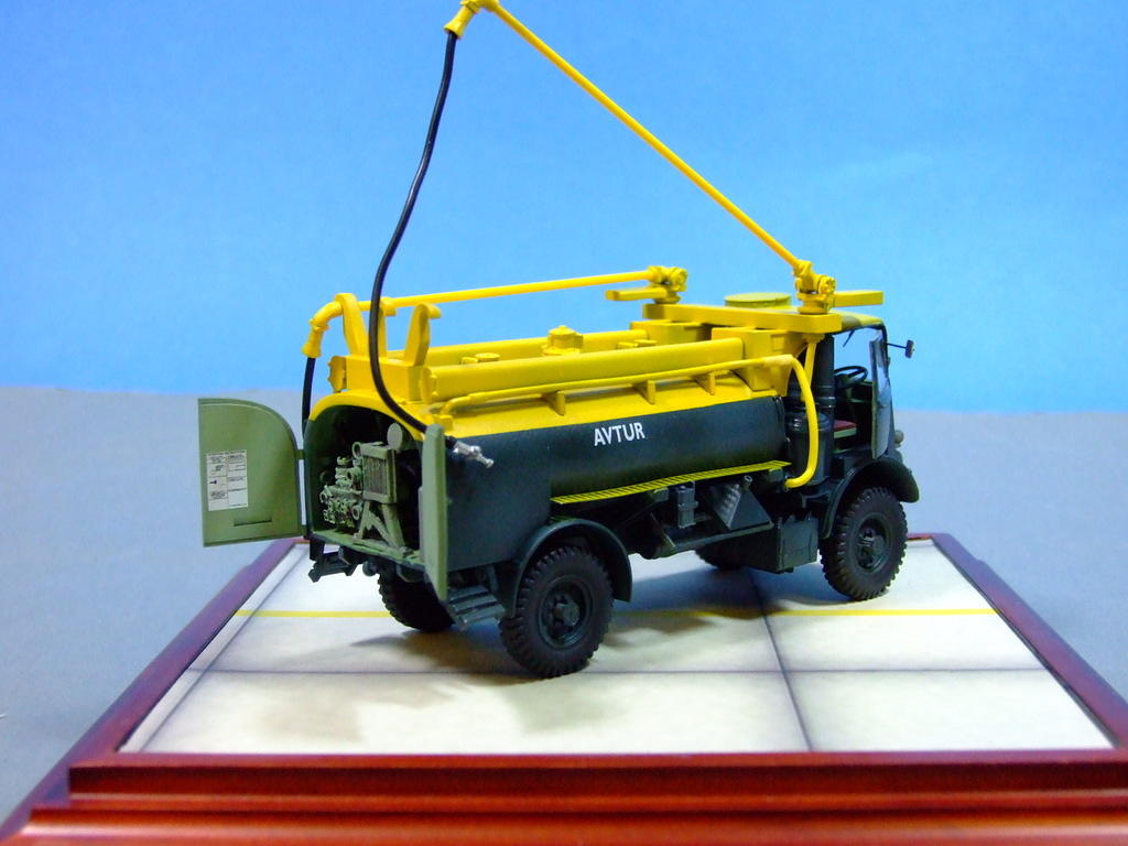 Bedford QL Refuelling Truck