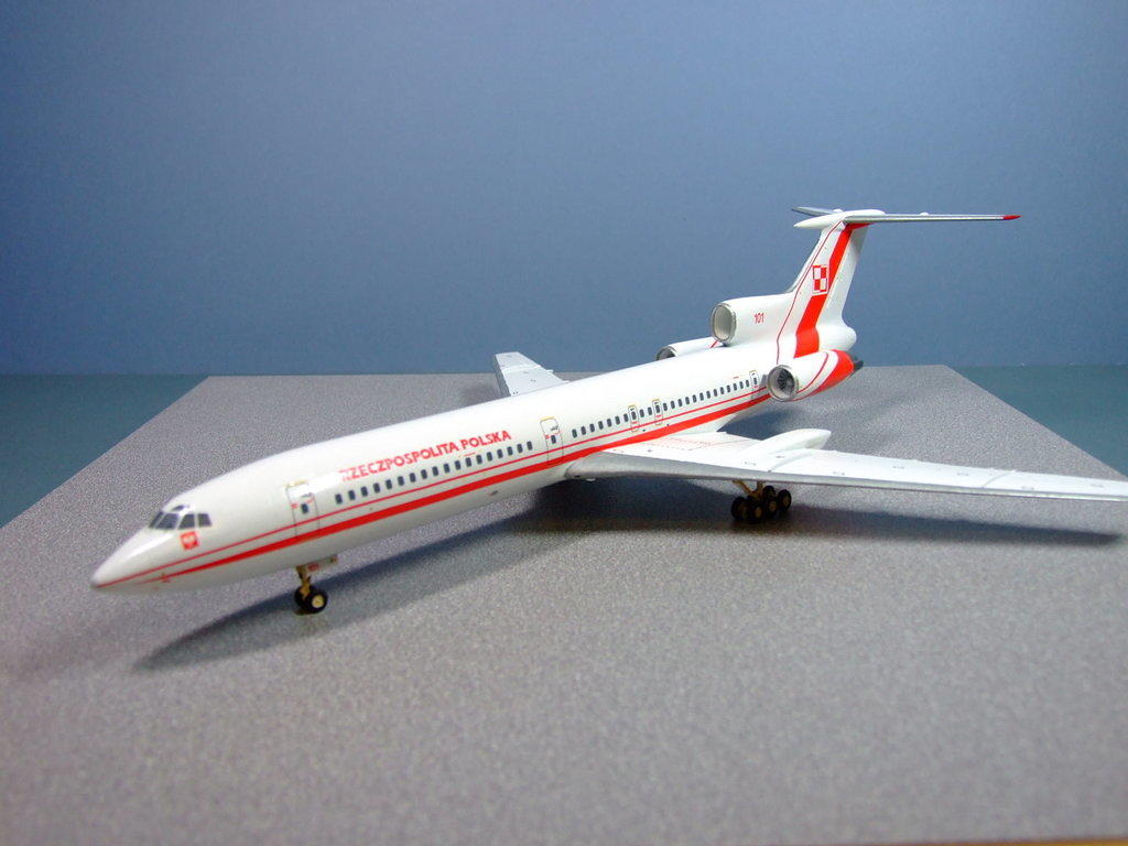 Tupolev Tu-154M Lux, 1:144