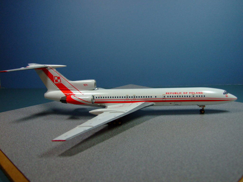 Tupolev Tu-154M Lux, 1:144