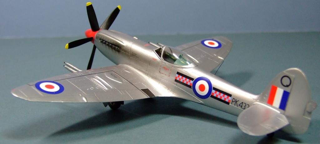 Supermarine Spitfire F.22, 1:72