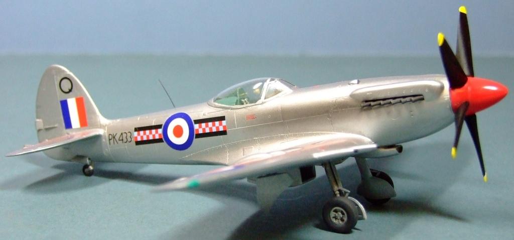 Supermarine Spitfire F.22, 1:72