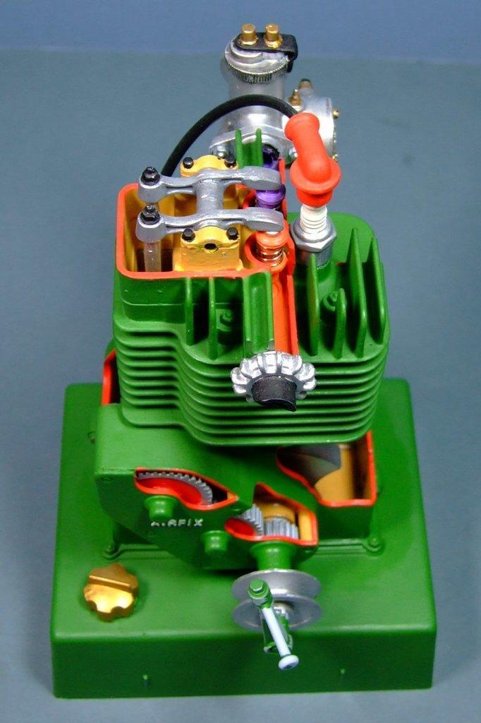 Airfix Four-stroke Engine