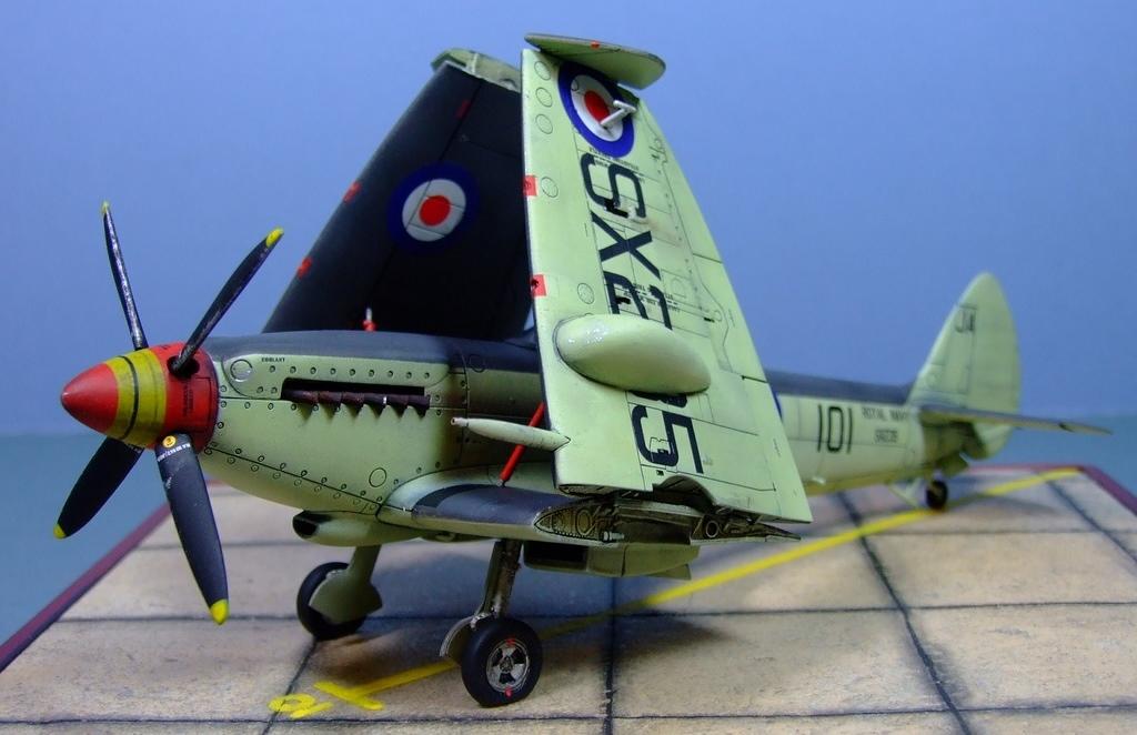 Supermarine Seafire F17, 1:48