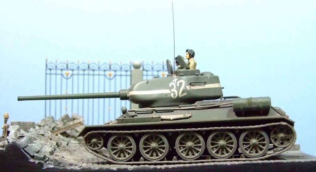 T-34/85 (Model 1945), 1:72