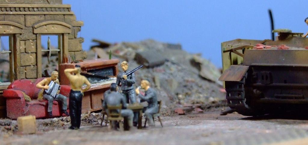 Relaxing Tankies, 1:72