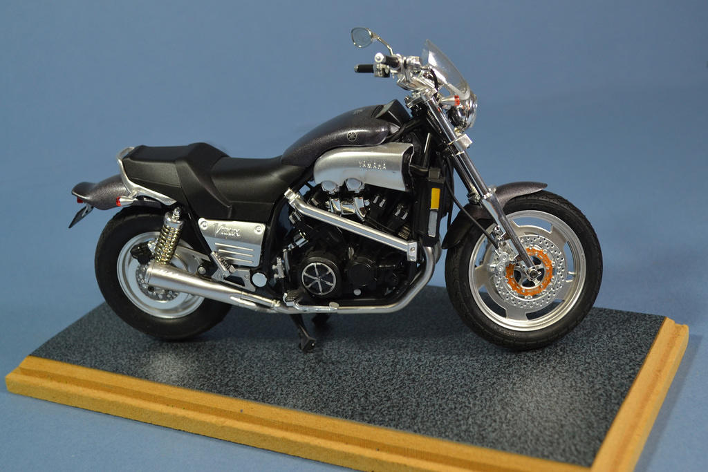 1:12 Yamaha V,Max