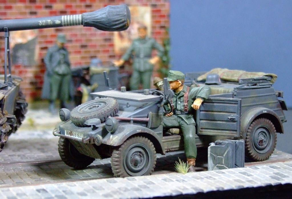 Dicker Max and kubelwagen, 1:35