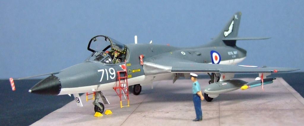 Hawker Hunter T8M, 1:72