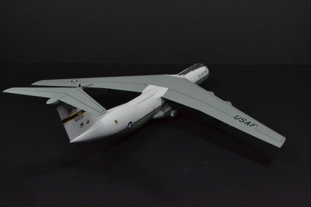 C-141B Starlifter 1:144