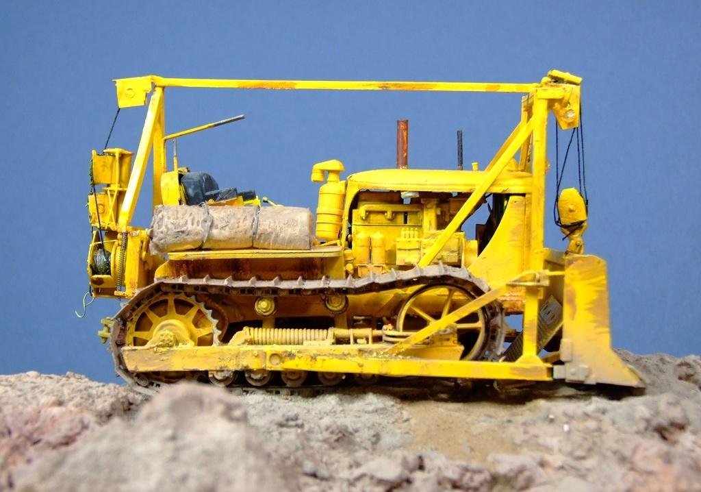 Caterpillar D7 with Le Tourneau Power Control Unit, 1:35