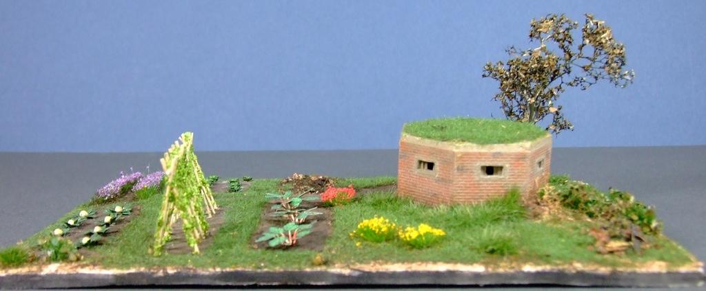 "Dug for Victory," Type 24, Southern Railway pill box and allotment, 1:76