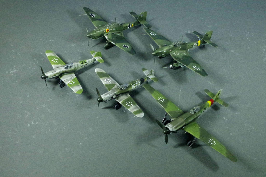 Ju 87x 2, Bg-104 x 2, Tu-132