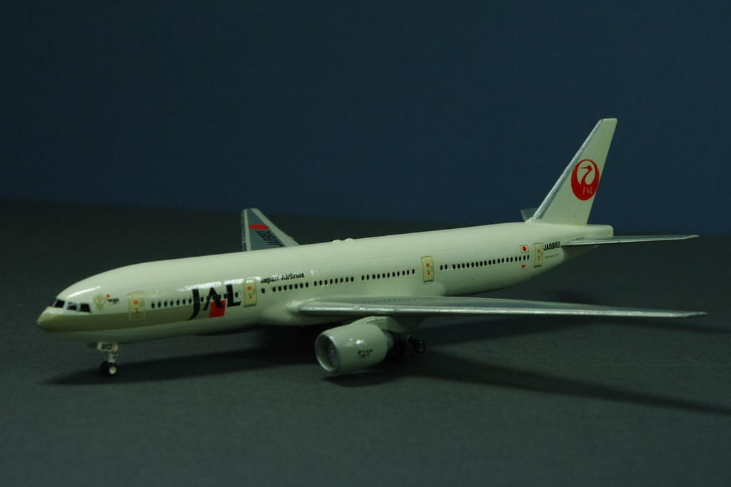 Boeing 777-246 JAL 1995 1:300