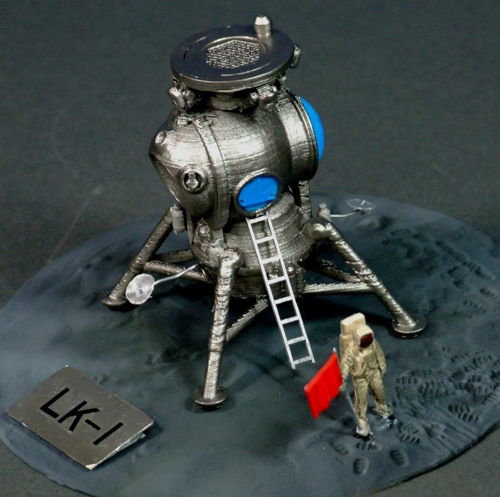 LK-1 Soviet Lunar Lander Module, 1:72