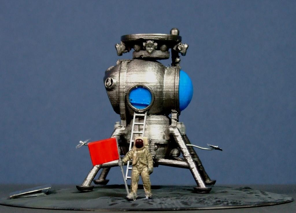 LK-1 Soviet Lunar Lander Module, 1:72