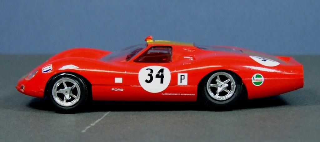 Ford 3 litre GT, 1:32