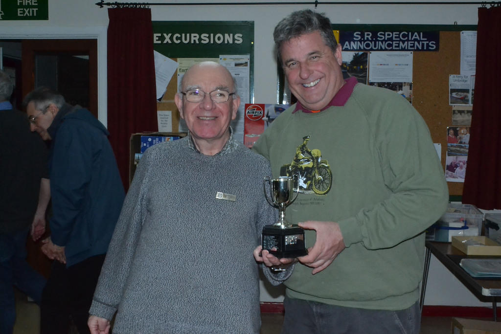 Roger receiving the Members Trophy