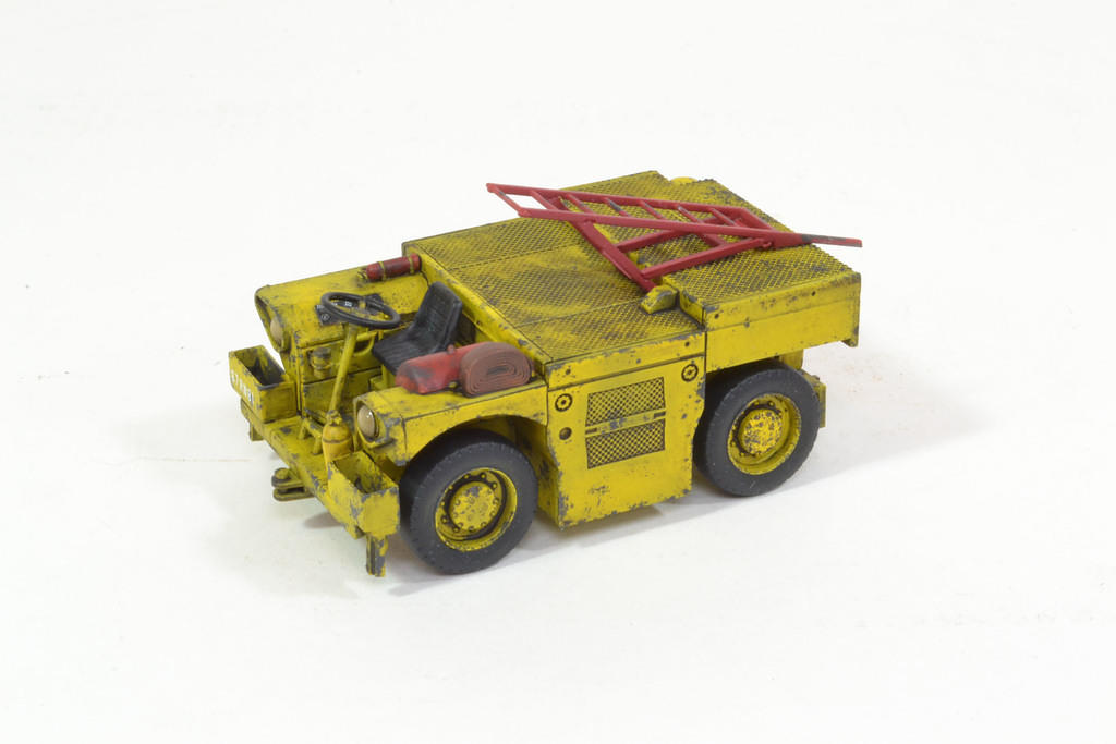 Aircraft tow tractor, HMS Aek Royal, Falklands conflict 1/48