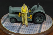 1/32 USN Tractor with figure